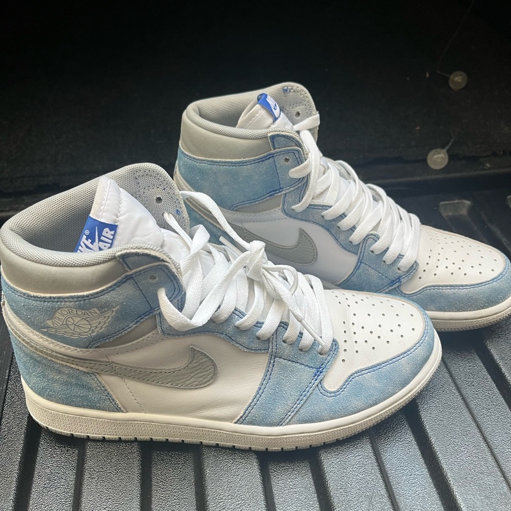 Jordan 1 Retro High Hyper Royal Smoke Grey